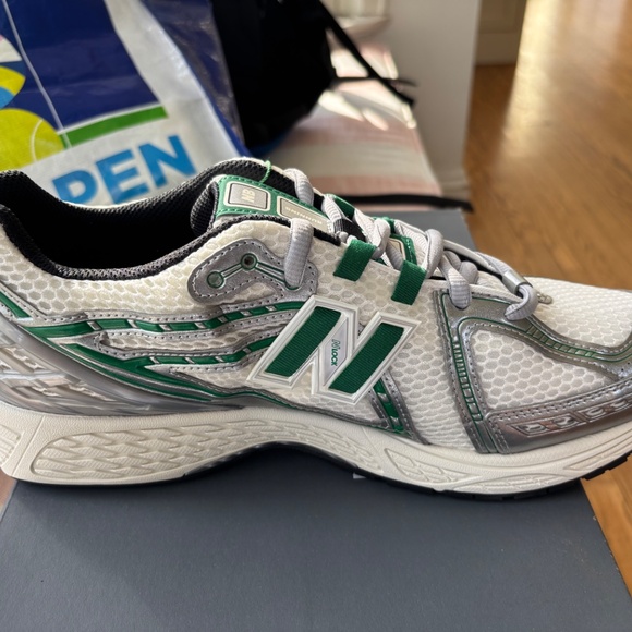 New Balance Mens 1906R White/Green - Picture 9 of 10